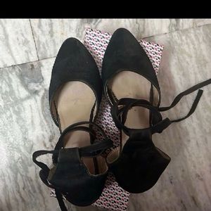 Black Cloth Knot Heels