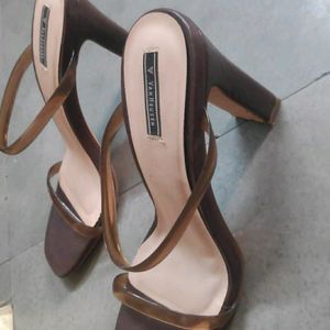 Vanheusen Heels