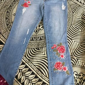 Rose Embroided Straight Jeans💙✨