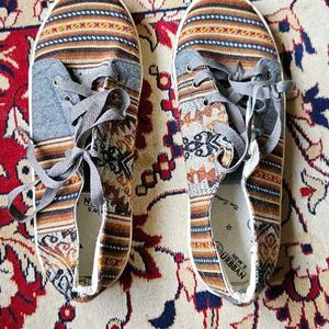 Multicolor Printed Canvas Shoe