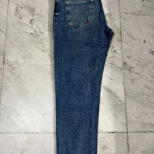 ZARA DISTRESSED BLUE JEANS SIZE -32