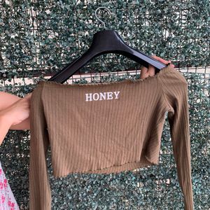 Off shoulder HONEY 🍯 crop top