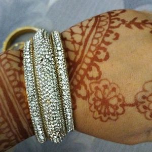 Combo Of 4 Bangles Set