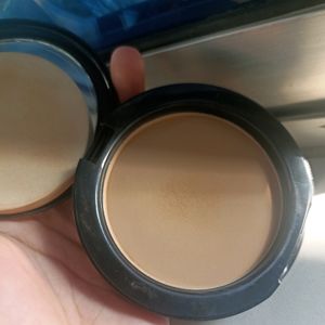 Matte Poreless Compact