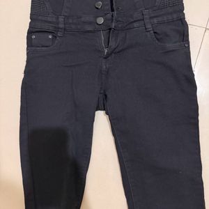 Knee Length Or Above Jeans Kapri