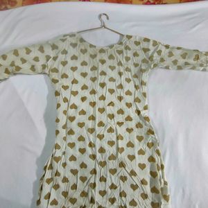 Women Short Kurti/Top (White, Printed)