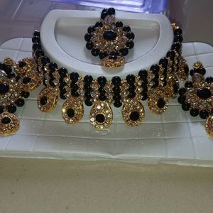 Black And Golden Jewellery Set