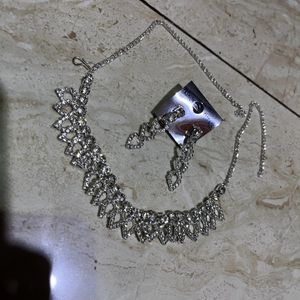 Neck piece With Earring New