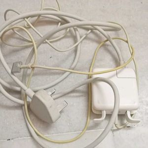 APPLE NEW AND ORIGINAL LAPTOP CHARGER