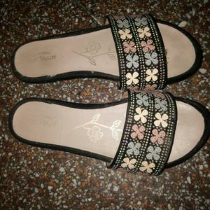 Beautiful sandal With 2 new scrunchies