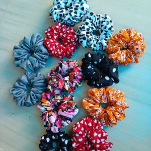 4 Handmade Scrunchies❤️