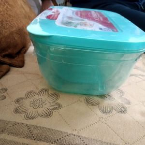 Brand New 5 Pcs Air Tight Container