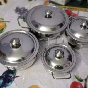 Pack Of 4 Serving Bowl With Steel Lids