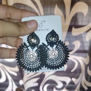 ❤️Black Earrings With White Beautiful Design