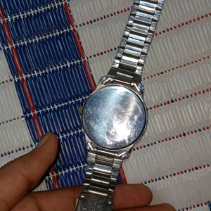 I Am Selling Men's Chain Watch