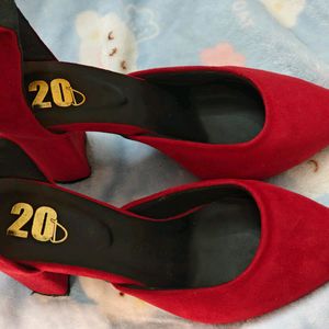 Red Velvet Pointed Heels 👠