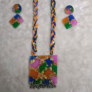 Resin Neckpiece With Earrings