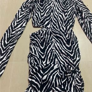 Zebra Striped Print Long Sleeve Thigh Bodycon