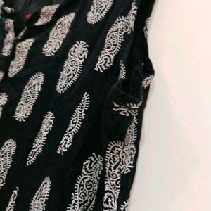 Avaasa Black Motif Printed Kurta Size M