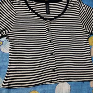 Black And White Stripes Basic Top .