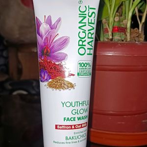 Organic Harvest Youthful Glow Face Wash:Saffron &