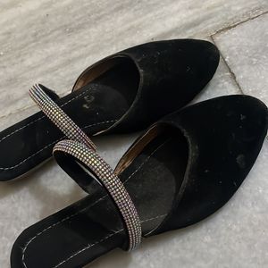 Black Color Juti Size-5 You Can Clean It Only One Time Used