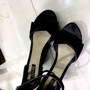 Trove Brand Black Heelss