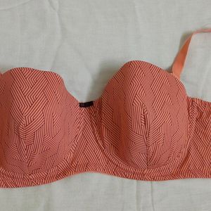 Underwire Padded Bra.