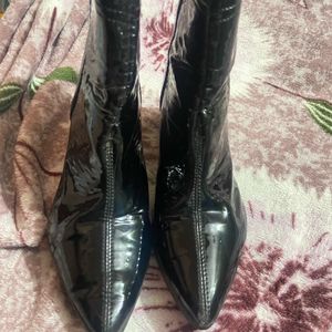 Basic Black Pointed Heel Boots