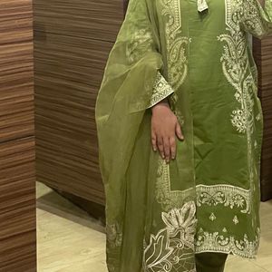 green Dupatta