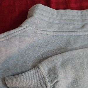 SweatShirt Full Sleeves Like New