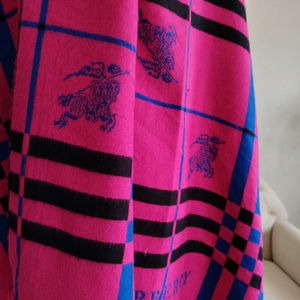 Burberry Warm Shawl / Stole