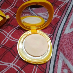 Lakme Sun Expert Compact