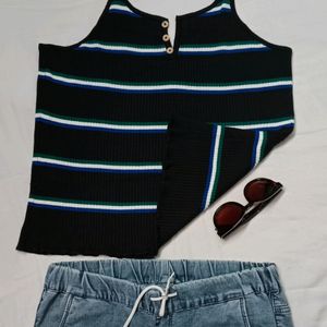 Sleevless Striped Top.