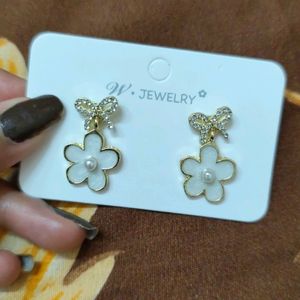 Korean Studded Beautiful Flower Earring