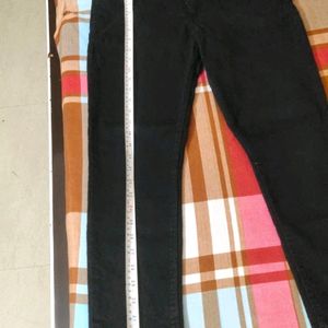 SKINNY FIT BLACK JEANS