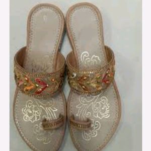 Iam Selling Ladies Footwear