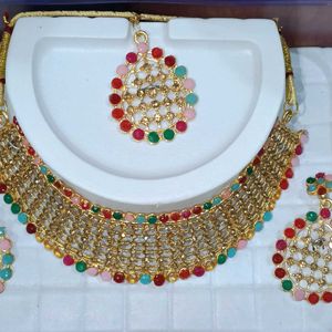 Multicolored Necklace Set With Mangtika