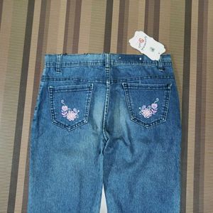 Z-33 Size 30 Slim Fit Women Denim Jeans