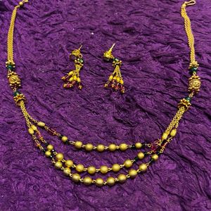 Golden Radiance: Chain & Earrings Set**