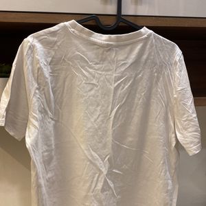 Basic T-shirt Brand: H&M Size: Fits Upto L