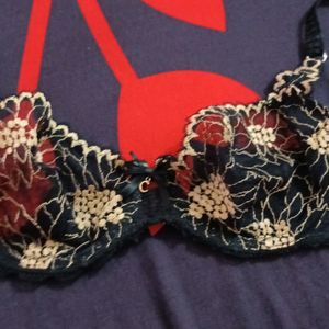 Lace Branded Bra 32C