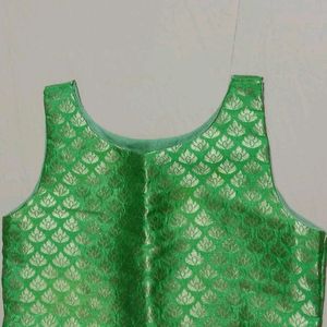 Sleeveless Ethnic kurta