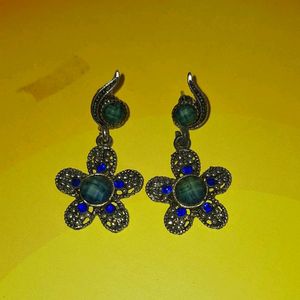 Beautiful Sea Green And Ink Blue Earring