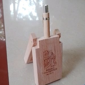 Amazing Foldable Pen Holder