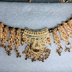 New Beautiful Golden Necklace