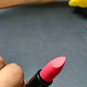 Nykaa So Matte Pink Brat Lipstick