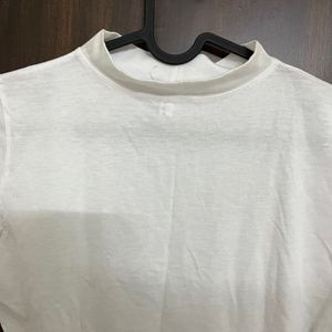 WHITE TURTLE NECK TSHIRT