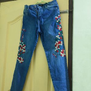 Trendyol Embroidered Jeans