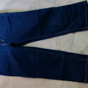 Women Relax Fit Capri Jeans